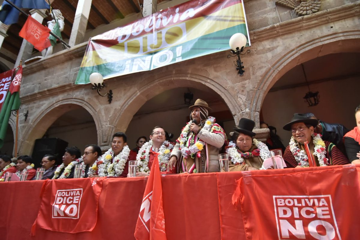 #LoÚltimo
#LaPaz 
El candidato presidencial por la alianza Bolivia Dice No, <a href="/OscarOrtizA/">Oscar Ortiz Antelo</a>, firma acuerdo con el #Conamaq y la #Conamype, con miras a las elecciones generales de octubre. Fotos: @APGNoticias