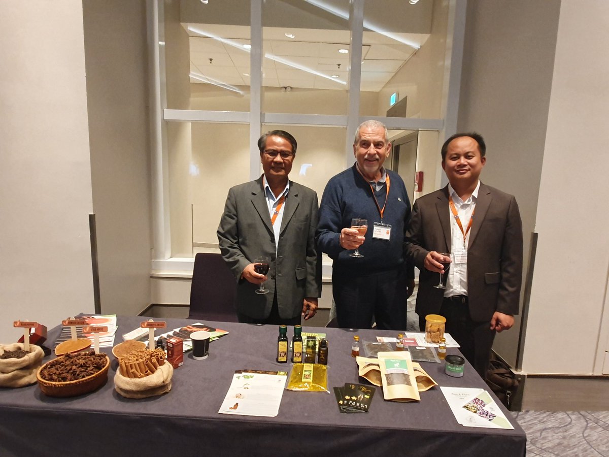 Helveras partners exporting sustainably produced natural ingredients that promote #biodiversity presenting their companies and products at #UEBT2019. Thanks to the generous support and foresight of #SECO, the State Secretariat for Economic Affairs for making this possible!