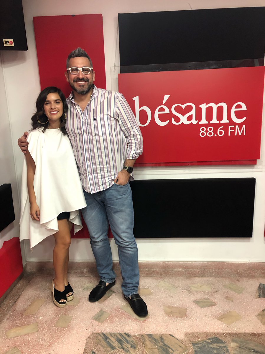 PaulaArenas__'s tweet photo. Una visita maravillosa en @BesameQuilla con mi adorado José Luis Mateus, emocionante saber que mi canción #BUENAPARANADA suena en la emisora más romántica de BARRANQUILLA 88.6fm ❤️ Ya la pueden pedir y dedicar!! https://t.co/adffyZnLhY
