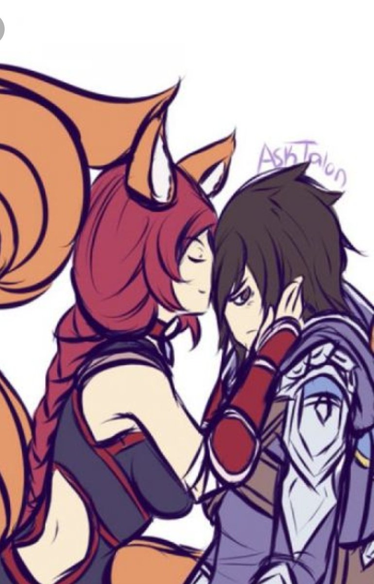 StabbingTalon's tweet image. He then showed Ahri a picture.

"Someone made a photo Ahri..."