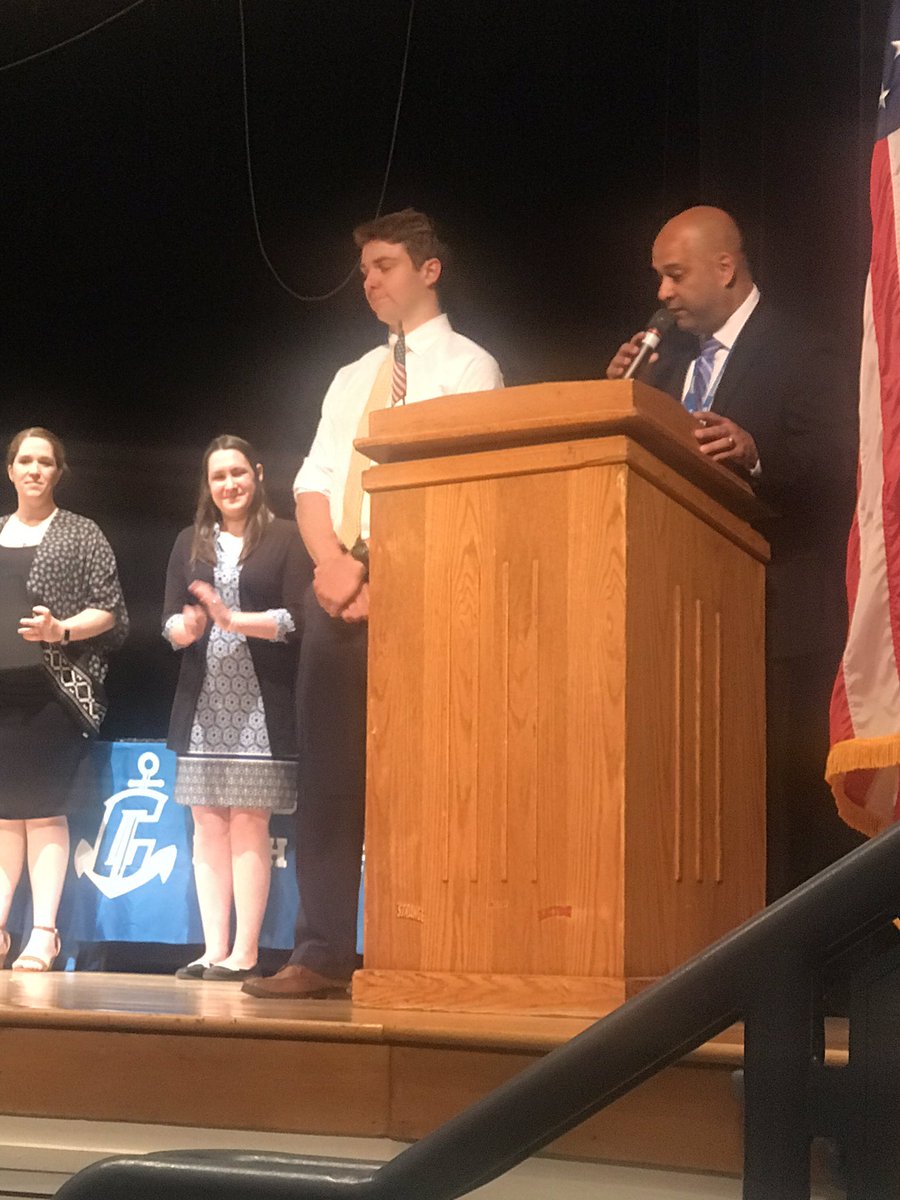 CHSClippers2019's tweet photo. Congratulations to our Class of 2019 officers who participated in the Distinguished Scholars ceremony today. @gobluechs https://t.co/suOD3f5MbK