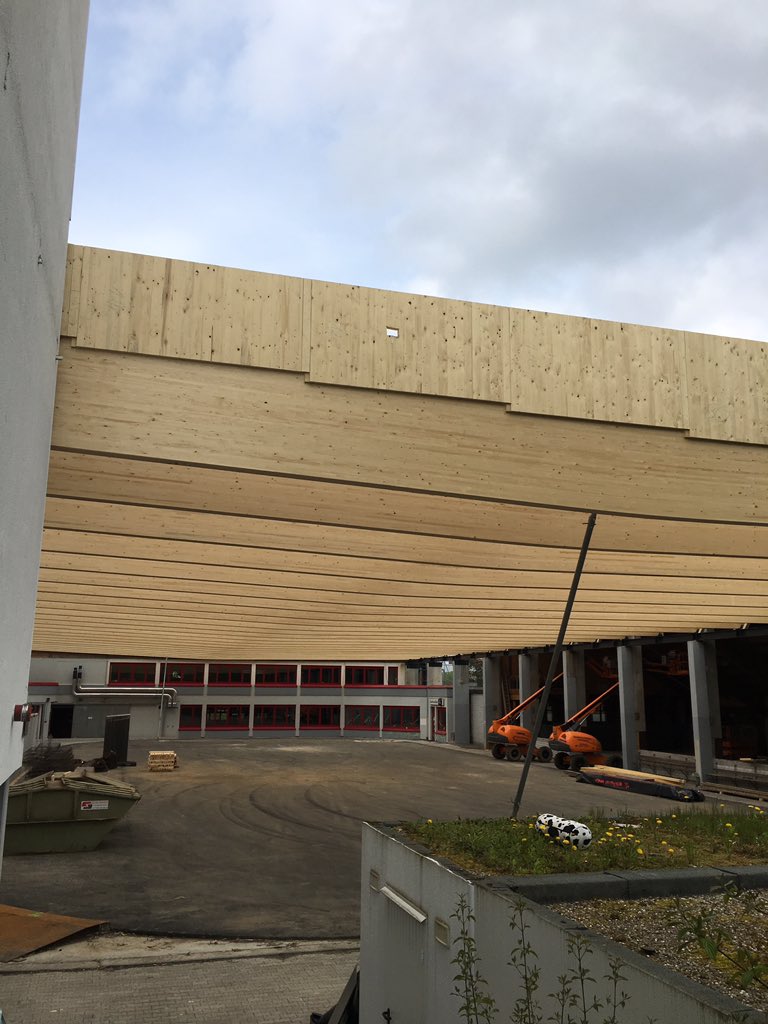 dan1968freenet1's tweet photo. Helios Arena Bahn2 das neue Dach!!!
#heliosarena #wildwings #wildwingsfuture #schwenningen https://t.co/fpOVoYKd9s