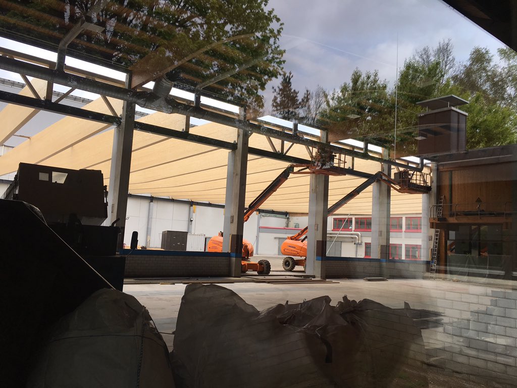 dan1968freenet1's tweet photo. Helios Arena Bahn2 das neue Dach!!!
#heliosarena #wildwings #wildwingsfuture #schwenningen https://t.co/fpOVoYKd9s