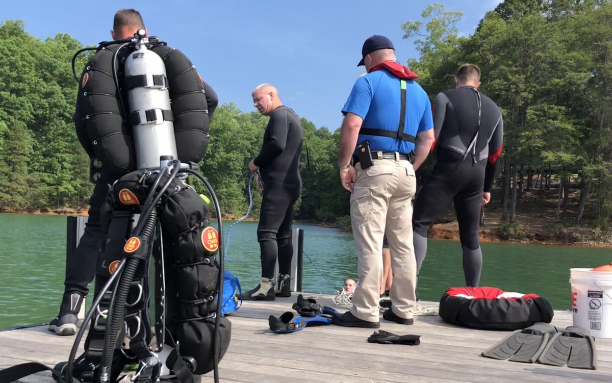 PickensCountyEM's tweet photo. #PickensCountySC Council declares May 18-24, 2019 as Safe Boating Week. Through frequent #training and preparations, #divers always remain prepared to respond at a moments notice. #AlwaysWearALifeJacket https://t.co/87FWMUgFty
