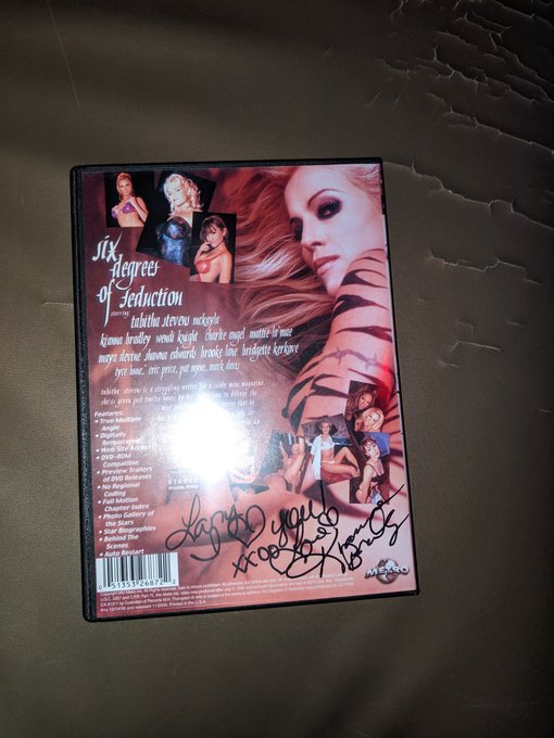 Lol @Misstabstevens   look what popped in the club for me to autograph! 😂🤣. https://t.co/WsvTVV2yX3<a class="tags" href="/tag/misstabstevens">@misstabstevens</a>