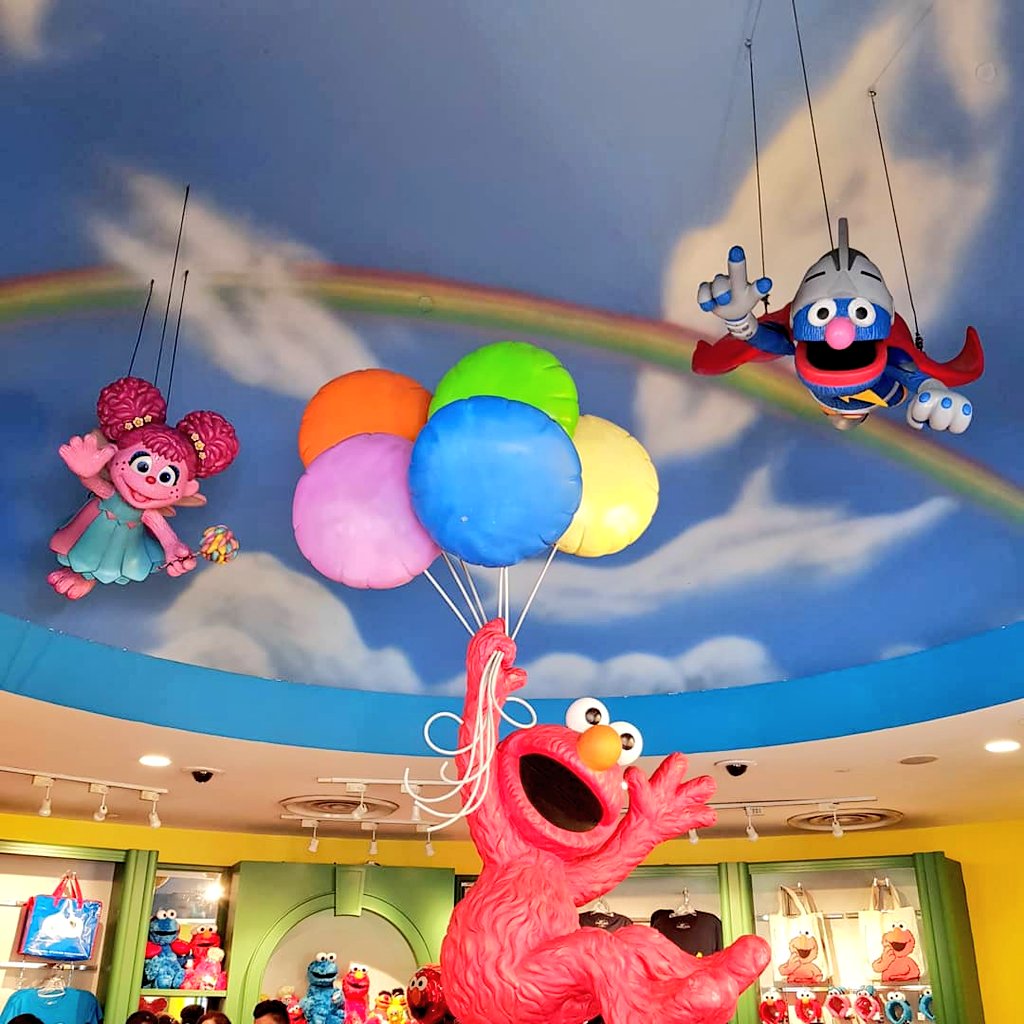 lilgreenmind's tweet photo. ไปuniversal singaporeมาแล้วค้นพบว่า นุ้งelmo และนุ้งๆจากsesame street นี่ก็น่ารักเหมือนกันนะเนี่ย งือออ https://t.co/MX5J8GzTci