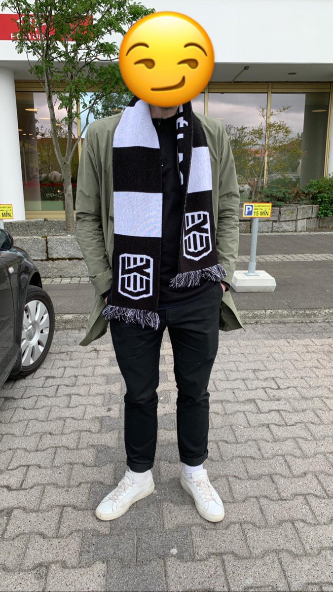 KVfotbolti's tweet photo. KV treflarnir eru mættir til landsins. Limited edition. 

Verð
Trefill - 3500 kr
15 ára afmælispakki (trefill, árskort og kassi) - 8000 kr

Hit us up in the DMs
#KVnation https://t.co/XBhDymtVeN