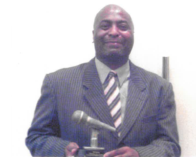 DemetriusMean's tweet photo. Demetrius Means Accept Award From The Assocation Of Virginia Broadcasters For " Outstanding Sports Coverage of Local Sports". https://t.co/pwBZWDTMG4