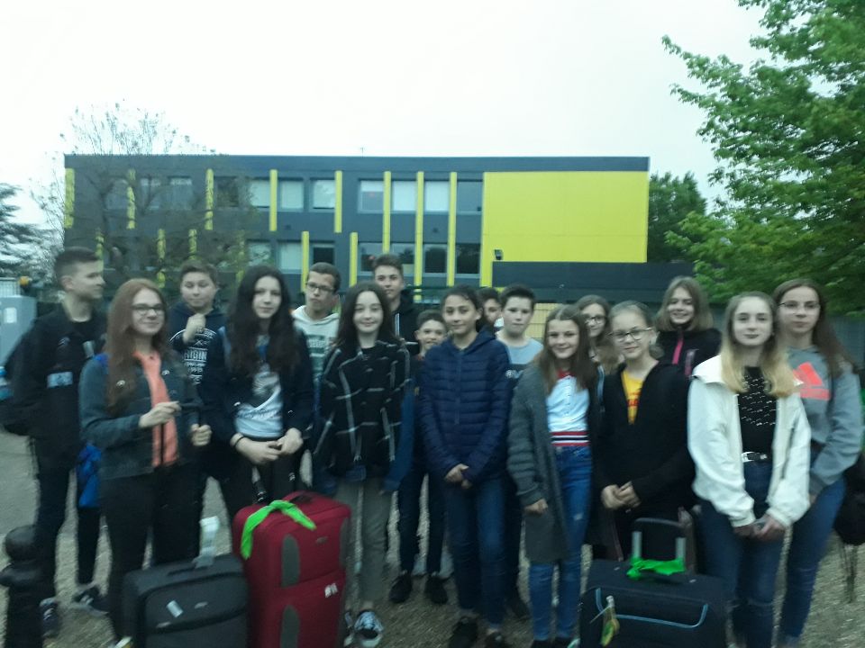 FeuilladeLa's tweet photo. La délégation ERASMUS+ est au complet avec l'arrivée de nos amis polonais !!!! Bienvenue à eux !!!! https://t.co/xogawit8h2