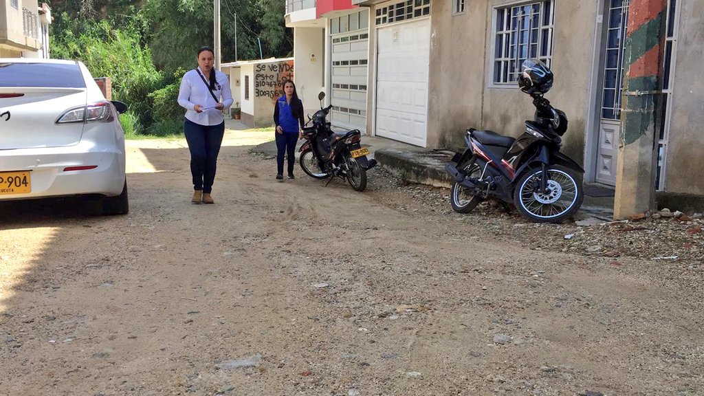 alcaldiaocana's tweet photo. #AEstaHora la Secretaría de Vías, Infraestructura y Vivienda realiza visita técnica en diferentes sectores del municipio con funcionarios del DPS, para inspeccionar las vías que serán pavimentadas, esto con el objetivo de mejorar la malla vial de Ocaña. https://t.co/zXfeXEosdT