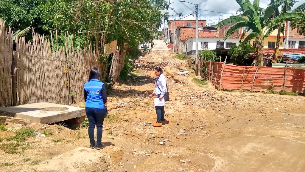 alcaldiaocana's tweet photo. #AEstaHora la Secretaría de Vías, Infraestructura y Vivienda realiza visita técnica en diferentes sectores del municipio con funcionarios del DPS, para inspeccionar las vías que serán pavimentadas, esto con el objetivo de mejorar la malla vial de Ocaña. https://t.co/zXfeXEosdT