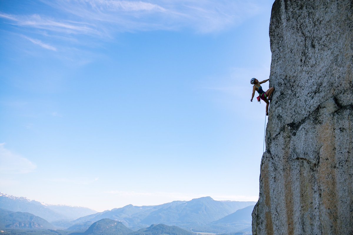 Last summer in Squamish I was psyched to be back on rock after a rehabbing a shoulder injury...
This year ➡️same feeling but different injury...Still a lot of work to get back to my old self but one step at a time and I’m getting there 💪🏻😎.Photo: Drew Smith <a href="/Arcteryx/">Arc'teryx</a> <a href="/fivetenuk/">Five Ten</a>