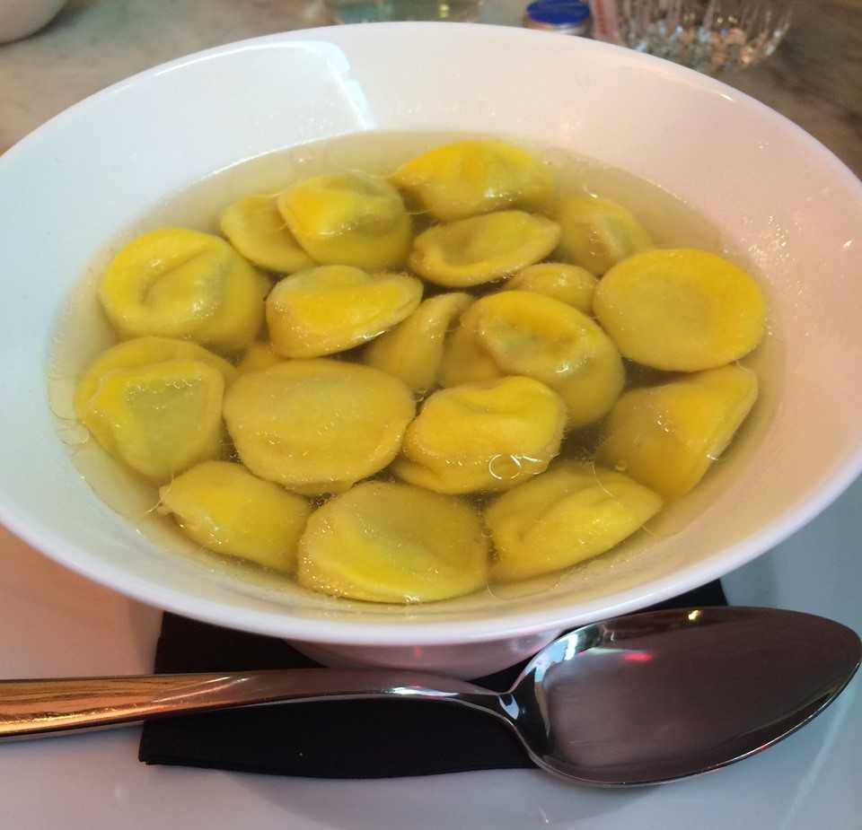 Aspettando la primavera 🌸🌼🌷☀ Visto il clima, cosa ne dite stasera di scaldarci lo stomaco con un buon piatto di #anolini in brodo?
#parmacityofgastronomy