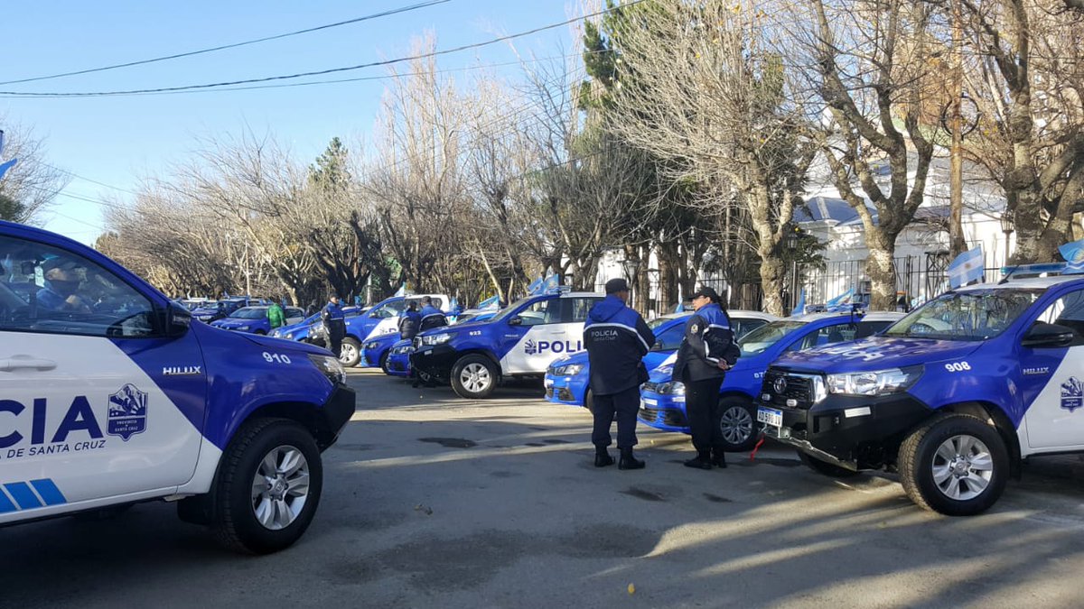 _SantaCruzAr's tweet photo. #AHORA entrega de equipamiento adquirido con fondos de la provincia a través del programa UNIRSE #SantaCruzNosUne https://t.co/ENH2sCFyaD