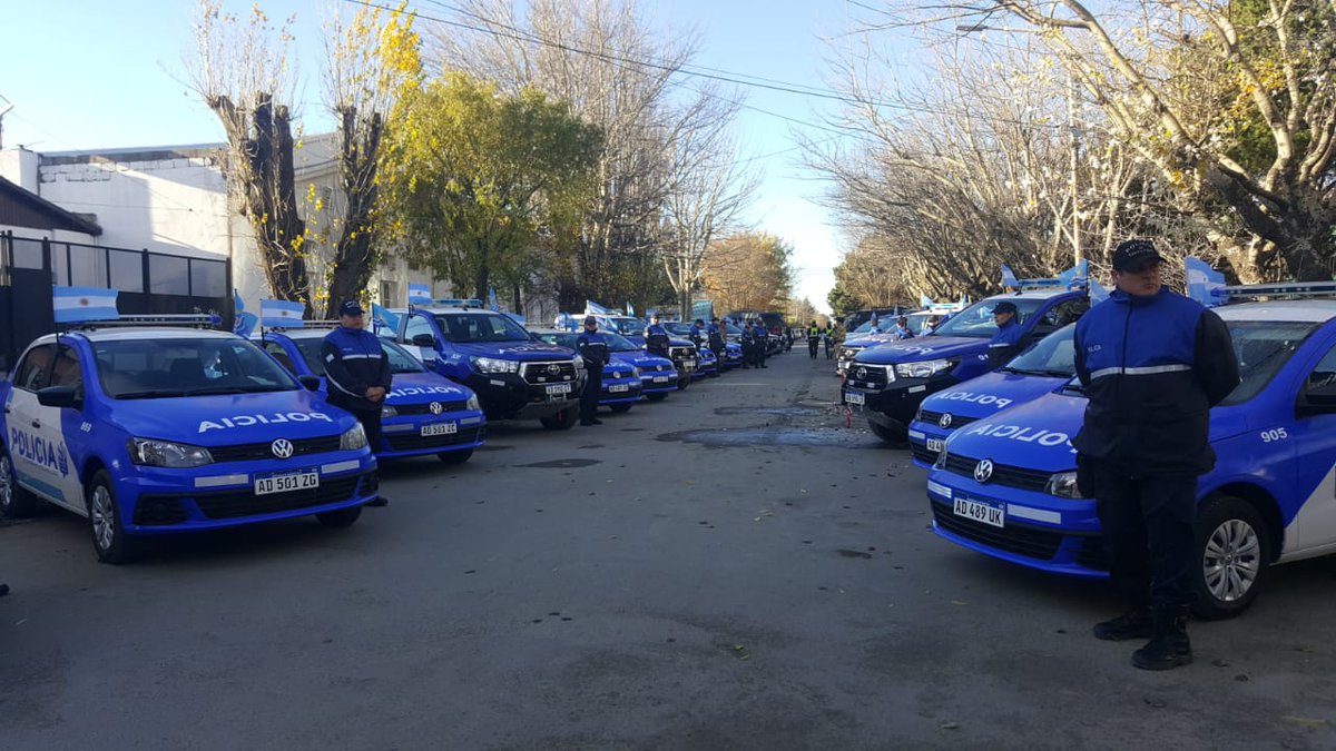_SantaCruzAr's tweet photo. #AHORA entrega de equipamiento adquirido con fondos de la provincia a través del programa UNIRSE #SantaCruzNosUne https://t.co/ENH2sCFyaD