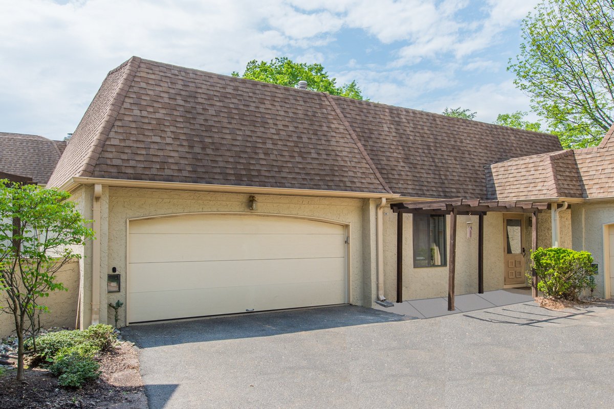 MichelleRemaxNJ's tweet photo. My newest listing is in the highly desirable Park Gate Community in North Edison. This 2 Bed, 2 Full Baths, move-in ready Bravo Model won't last! Call me for more info! #REMAX #REMAXDIAMOND #MICHELLERIZZO #RIZZOTEAM #REMAXHUSTLE #EDISON #NORTHEDISON #NJHOMESFORSALE #NJREALESTATE https://t.co/vSs904ItdH