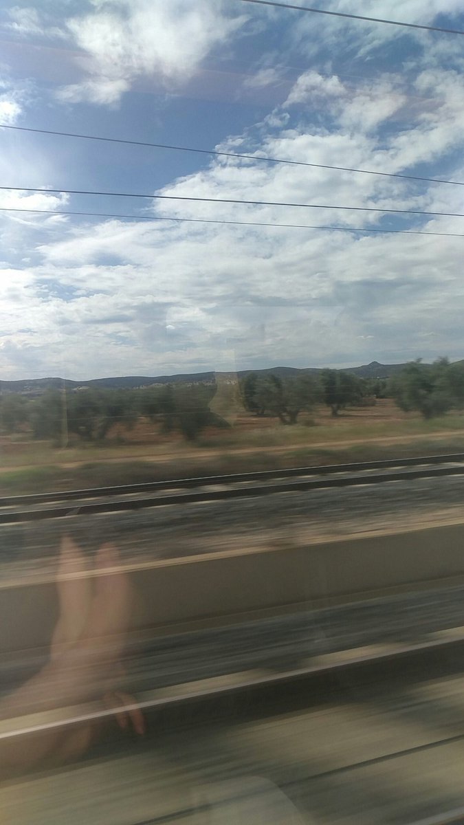 Julioromvaz's tweet photo. Camino de #Huesca para participar en @DEMOAGRO junto a @aepla_asoc . Demostraremos cómo mejorar la calidad del #agua a través de un buen manejo del #suelo que nos permita evitar la #escorrentia y la #erosión por una #agriculturasostenible #Toppswater @AEACSV @ETSIAMCordoba https://t.co/ak6wX5c9Gl