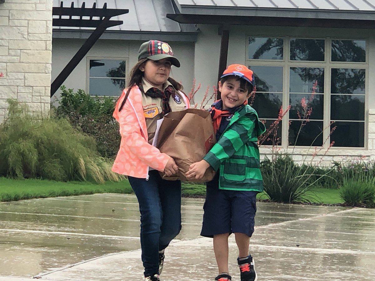 AlamoAreaBSA's tweet image. Thank you to everyone supporting  #ScoutingforFood like Olivia and Carlis from Pack 102 in Boerne delivering to Hill Country Daily Bread @safoodbank #GoodturnDaily