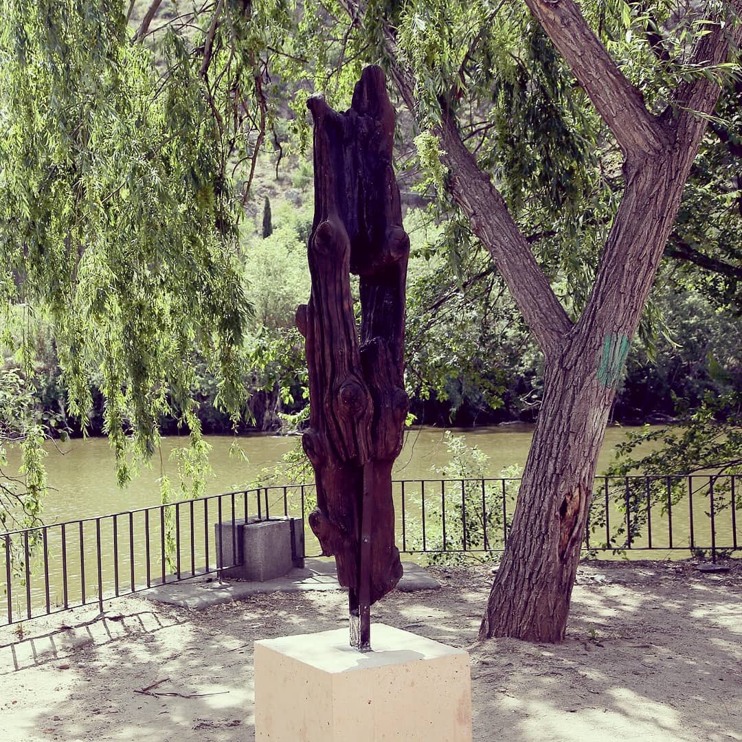 milagrostolon's tweet photo. En la visita a la nueva Exposición de Escultura al Aire Libre, ubicada en la Senda Ecológica, hemos anunciado que solicitaremos a la CHT que la Casa del Diamantista vuelva a ser de los toledan@s y se convierta en un Centro de Interpretación del río Tajo https://t.co/J5Zx4gHQW9