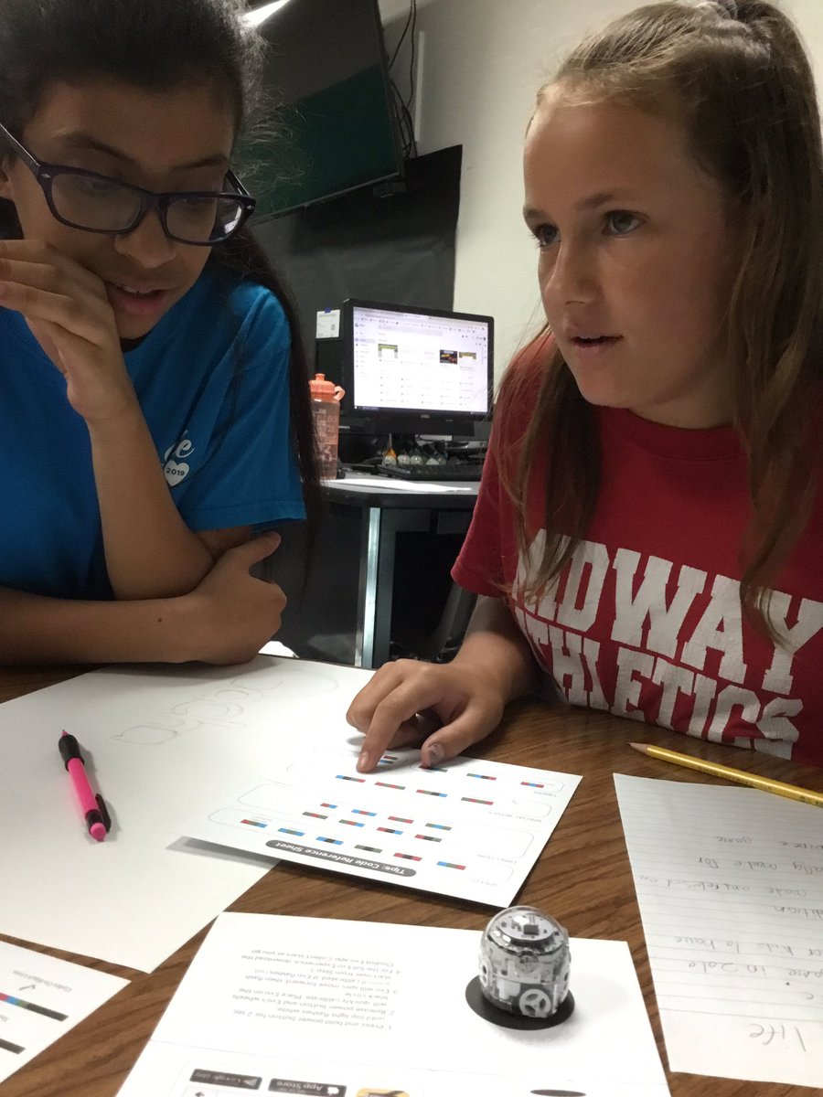 MrsBullajianSBE's tweet photo. Students teaching students @woodgatemisd @MidwayISD @Ozobot #4Challenge #thisiswoodgate #thisismidway #bullajian https://t.co/CFy375FHqk