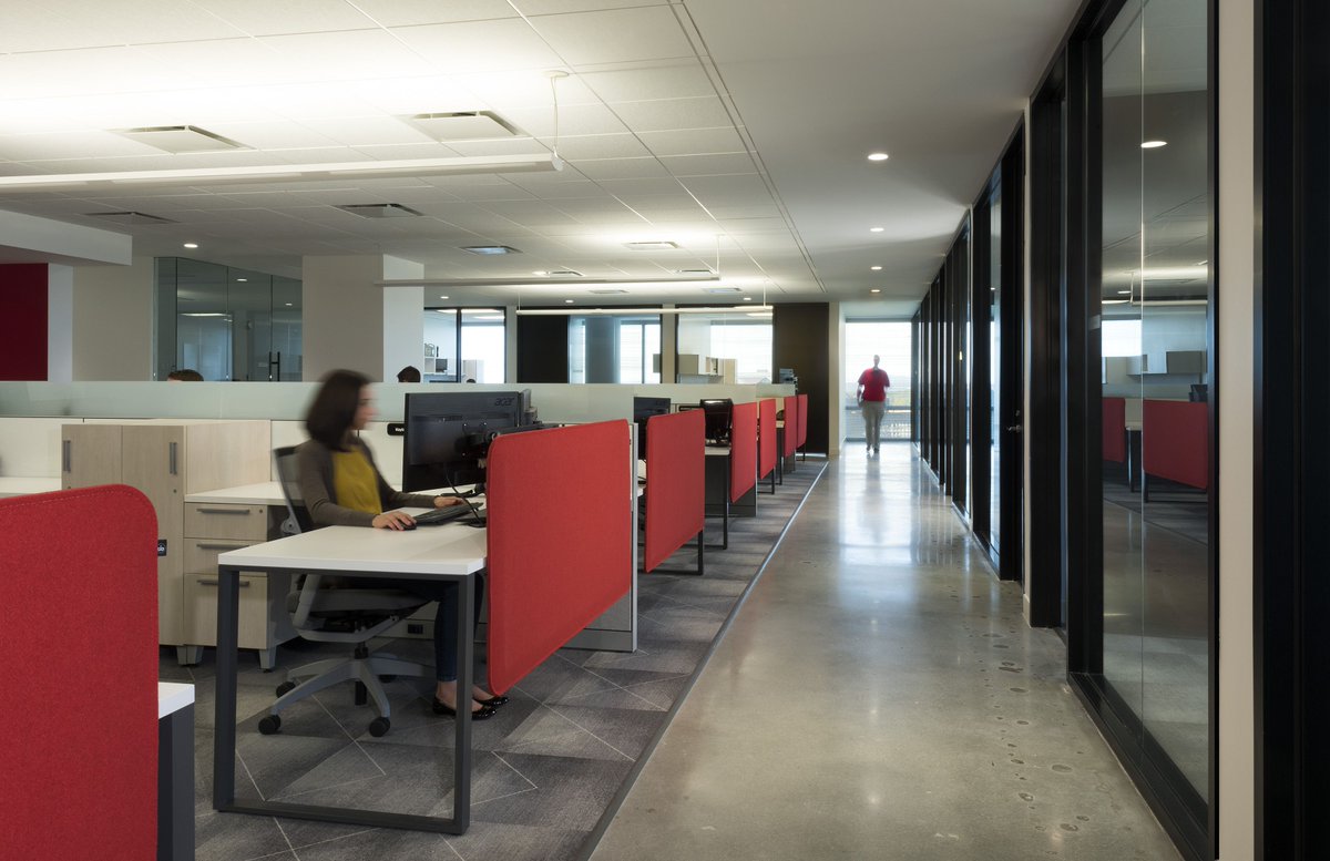 BuzziSpace's tweet image. Don’t like the view? Screen off distractions with a desk partition, like #BuzziFrontDesk. Attached to the front of a desk, it acts as a shield for noise and visual distractions, converting a plain worktop into a cocoon. 
#Acoustics #DeskPartition #HappyHealthyWorkspaces