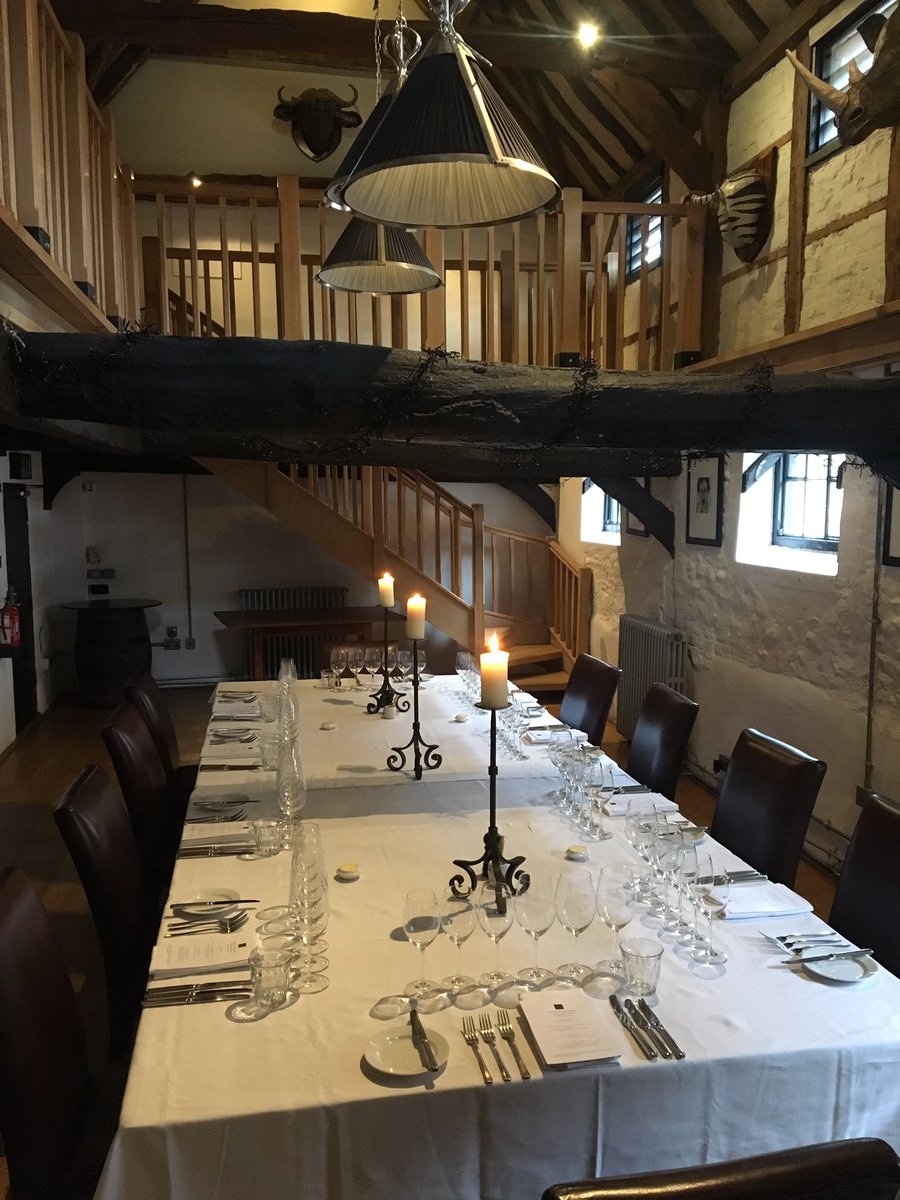 RichLockstone's tweet photo. Looking forward to tonight’s #WineDinner with Santiago from @FamiliaDeicas at @HdV_Henley https://t.co/1EIpL5fEbQ