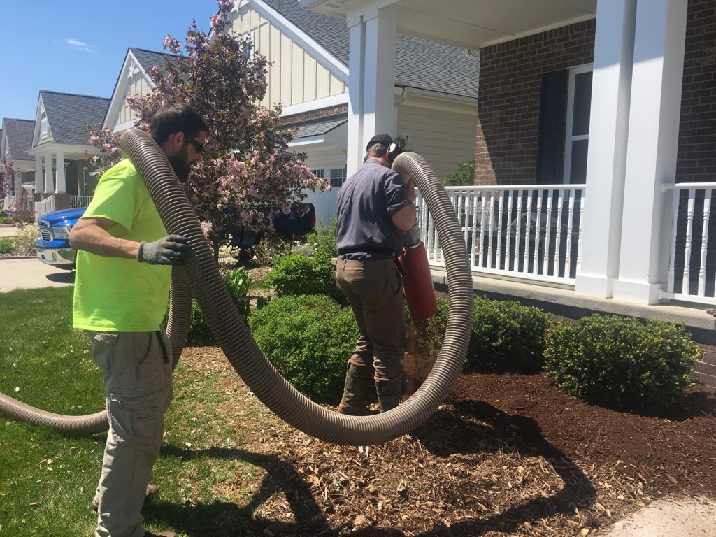 FinnCorporation's tweet photo. Looking Good Lawns beautifying the landscape in Ypsilanti. Another Alta Equipment customer #BarkBlower #SmarterWaysToWork #MaterialBlower #GreatCustomers #GreatDealers https://t.co/VMGpDUpLpN
