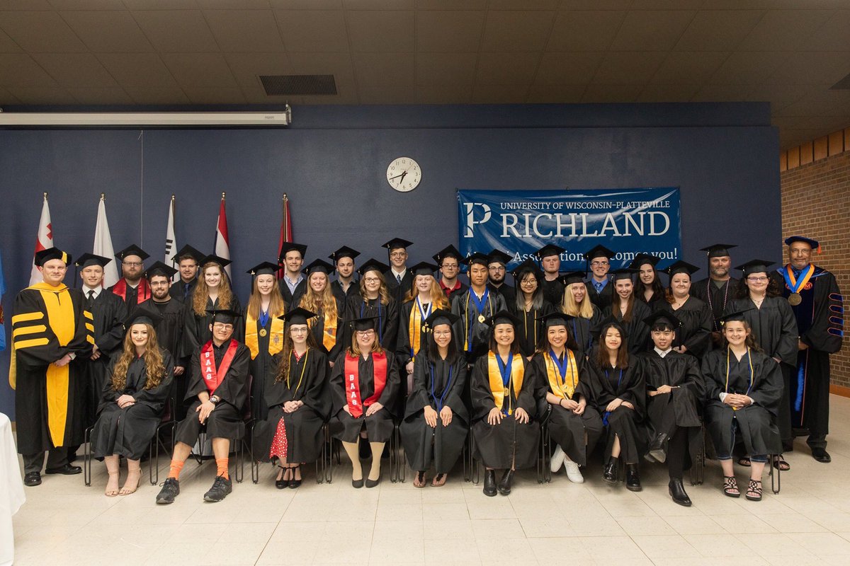 🎓Congrats, #Classof2019! Check out more photos from last Friday’s commencement ceremony on our Facebook page! <a href="/uwplatteville/">UW-Platteville</a>