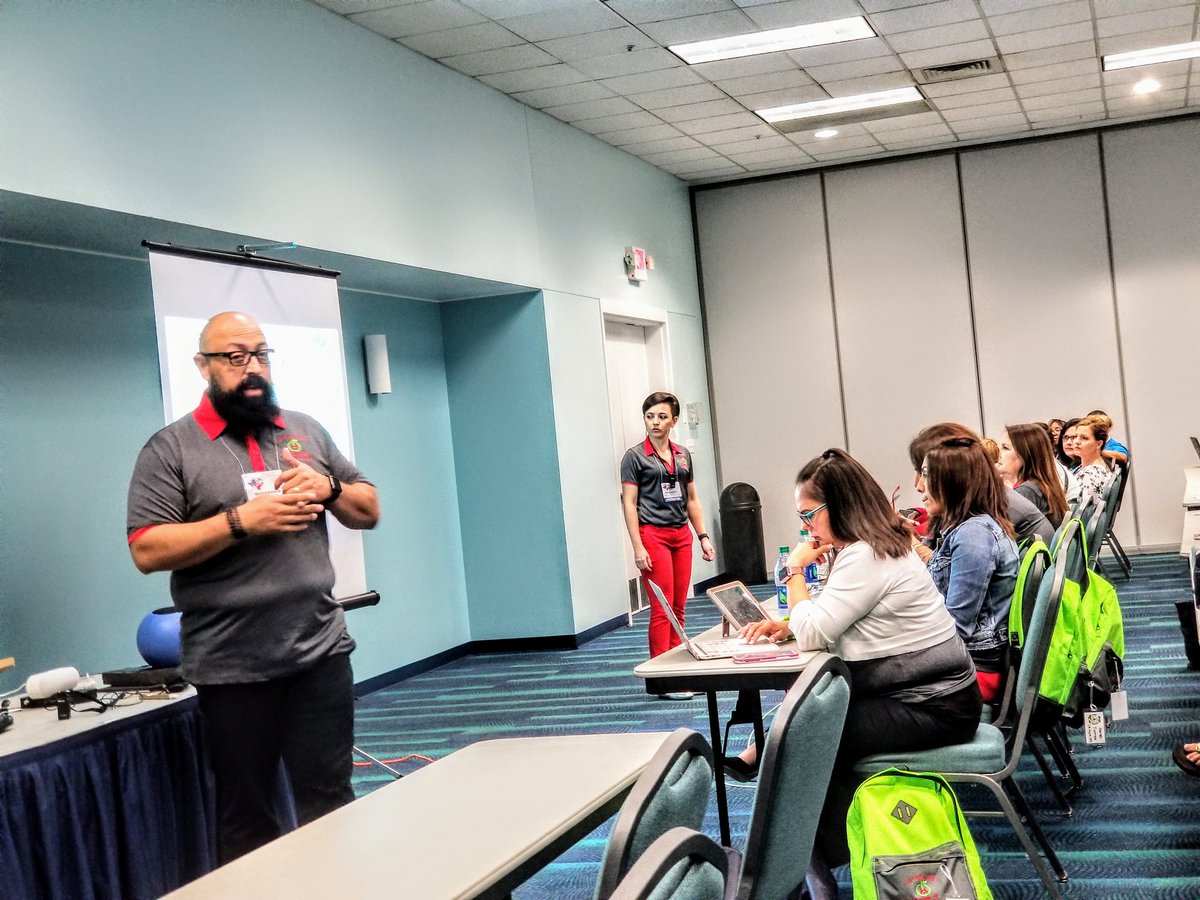 eduGOOGdroid's tweet photo. I have amazing coworkers @FelyTeachnology & @OmarLopez0207 from @LaJoyaISDEdTech presenting during #DontMessWithTechnology19 #DontMessWithTechnology about #AppSmashing https://t.co/78KzstsXAV