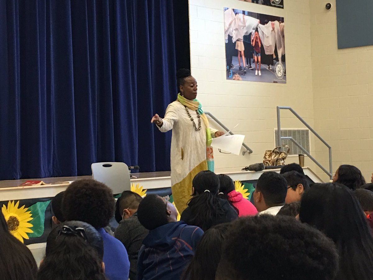 PaulRobesonNBPS's tweet image. Powerful message on writing and poetry for our Middle Grade Students from State Theater Poet In Residence Glenis Redmond. #PRCSArts #AllIn4NB #Poetry #Writing #ArtsResidency #WritingWorkshop