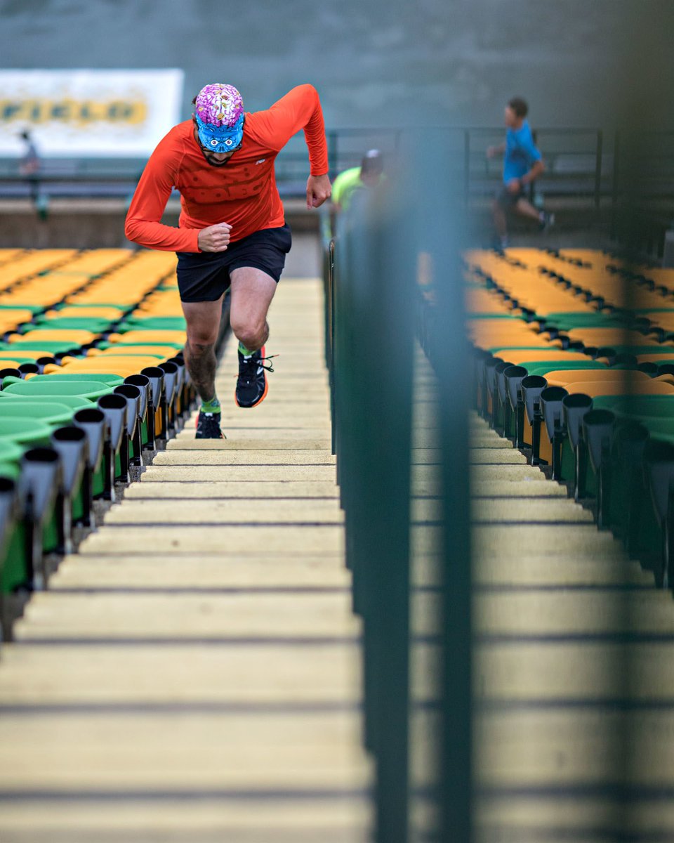 AthleticGenetix's tweet photo. Find your Edge. 

What sets you apart from the rest will make all the difference in the world. 🙌🏼🌍

#running #quotes #motivationalmonday #athleticgenetix #ag #AGgamechanger #stadiums #standout #findyouredge #tryhard 
📸photo by: https://t.co/ebPBYTFg5P (Jody Bailey) https://t.co/T65JkyZU6w