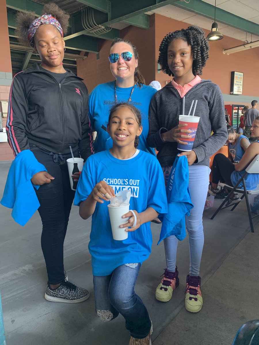 Our 5th grade is enjoying a day at the ball field!