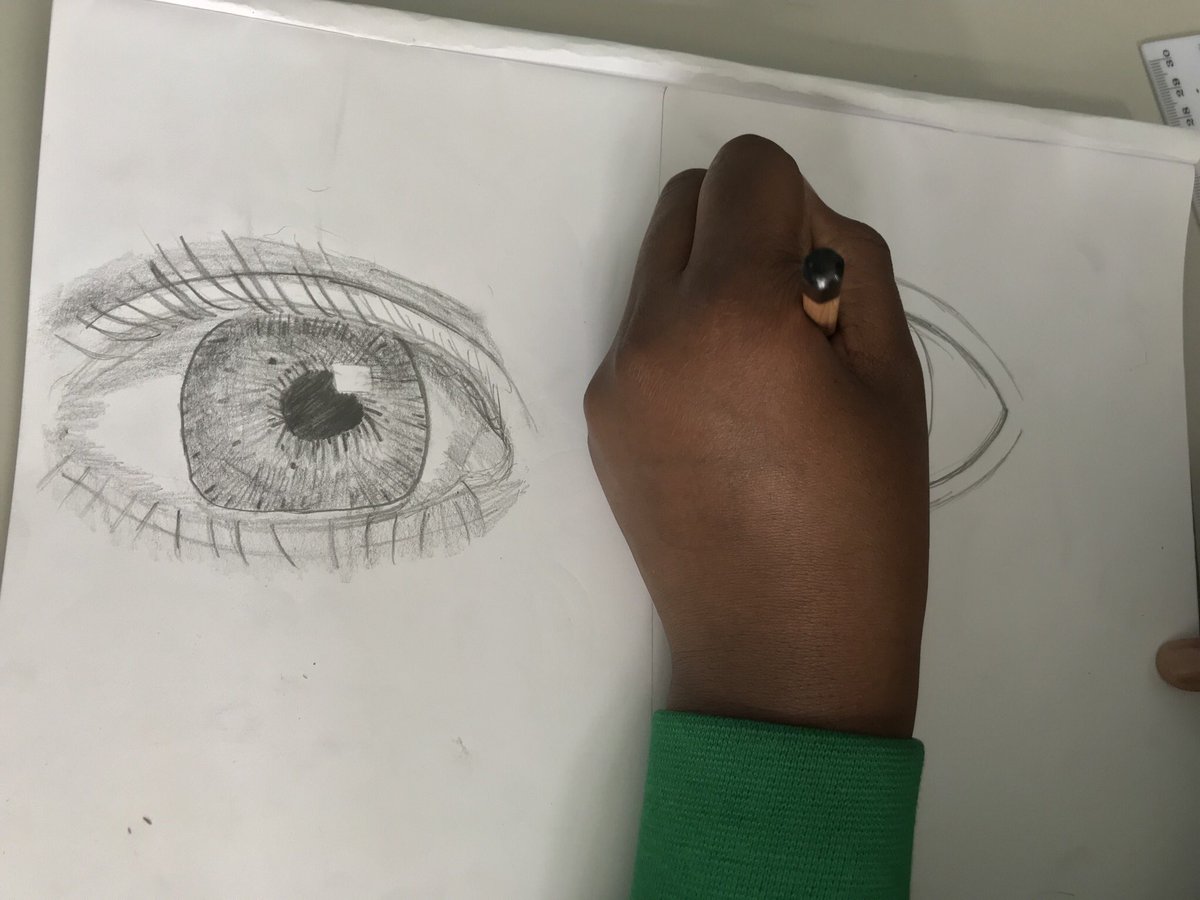 ManicStTeachers's tweet photo. One of the children in class said they’d love to know how to draw a human eye. We spent the afternoon discussing the finer details of an eye and drawing some! 👁 👍 #postsats https://t.co/h4PDHyGnr5