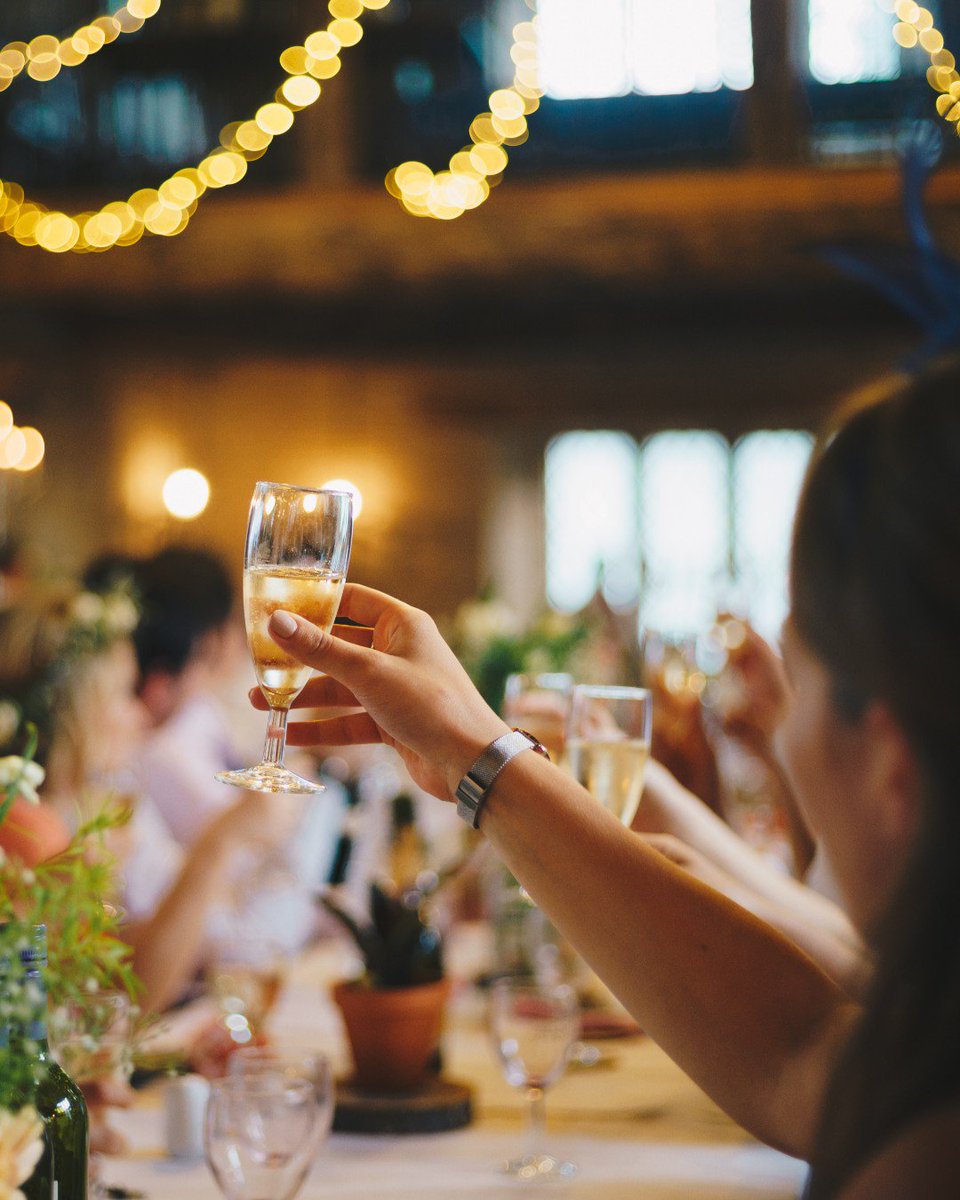 CHIN, CHIN!
-
Brindemos por los momentos que no se olvidan... 
-
Y tú, ¿por qué brindas?
-
-
EVANOVIAS
-
-
#vestidosdeboda #vestidosnovia #evanovias #vestidosdefiesta  #vestidosdenovia #novias2019 #bodas #bodas2019