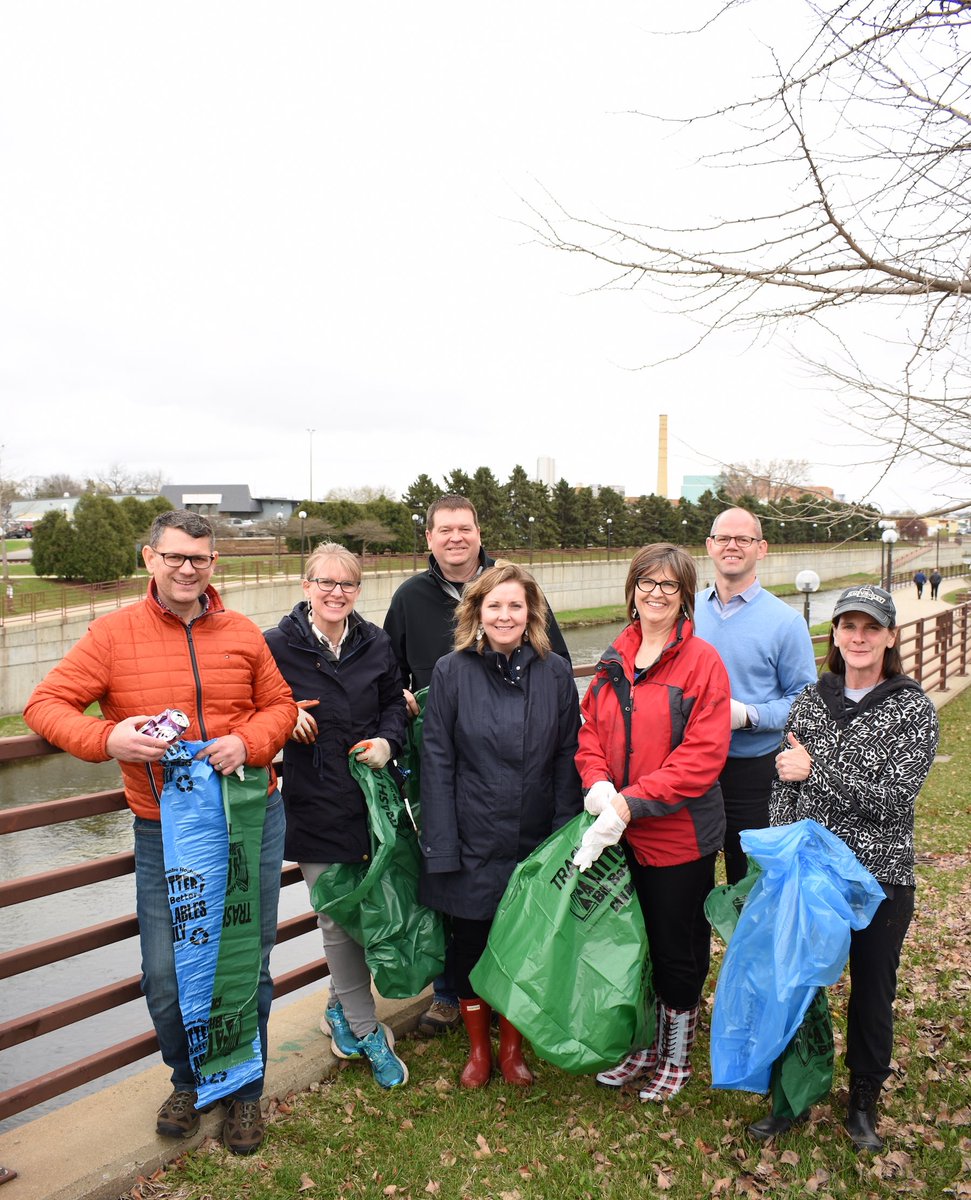 HGA's tweet photo. As we work to address the topic of sustainability in design &amp; engineering, we also remember the importance of local efforts to keep our communities clean &amp; vibrant – like participating in the A Litter Bit Better program by RNeighbors in Rochester, MN. #trashtag #sustainability https://t.co/KmOVDieUgd