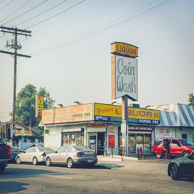 alexisfleisig's tweet photo. Liquor Coin Wash
#sign #signs #neon #neonsign #neonlights  #everything_signage #vintagesign #signcollective #signmongers #rsa_streetview #roadsideamerica #gas_food_lodging #signsunited #architecture #architecturephotography #archidaily #archdaily #archil… https://t.co/iecaYT31lo https://t.co/9smCWihnDX