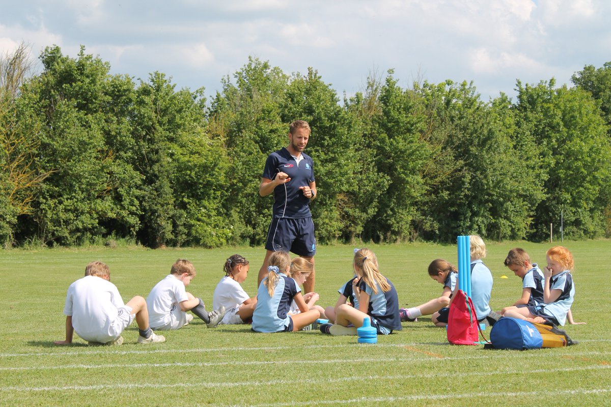 Thank you to @CrosfieldsNews for joining our Year 3's for a Cricket Masterclass this afternoon!