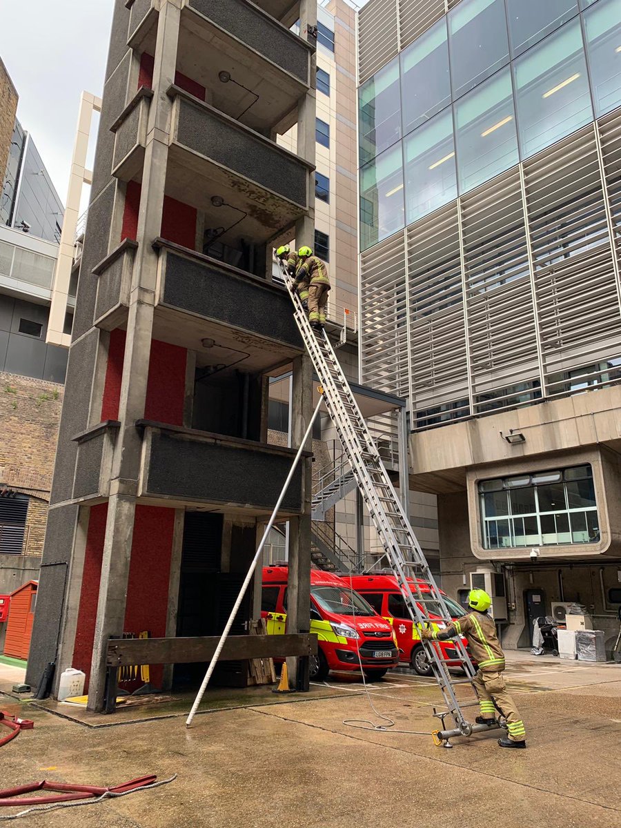 LFBTheCity's tweet photo. Green watchโs new trainee showing off his skills on the drill ground today. Ending the exercise with an โassist downโ. If rescue from a window is required this is how itโs done. The Firefighter higher up is playing the casualty. #newtrainee #training #lfb https://t.co/rq1I0TyTUp