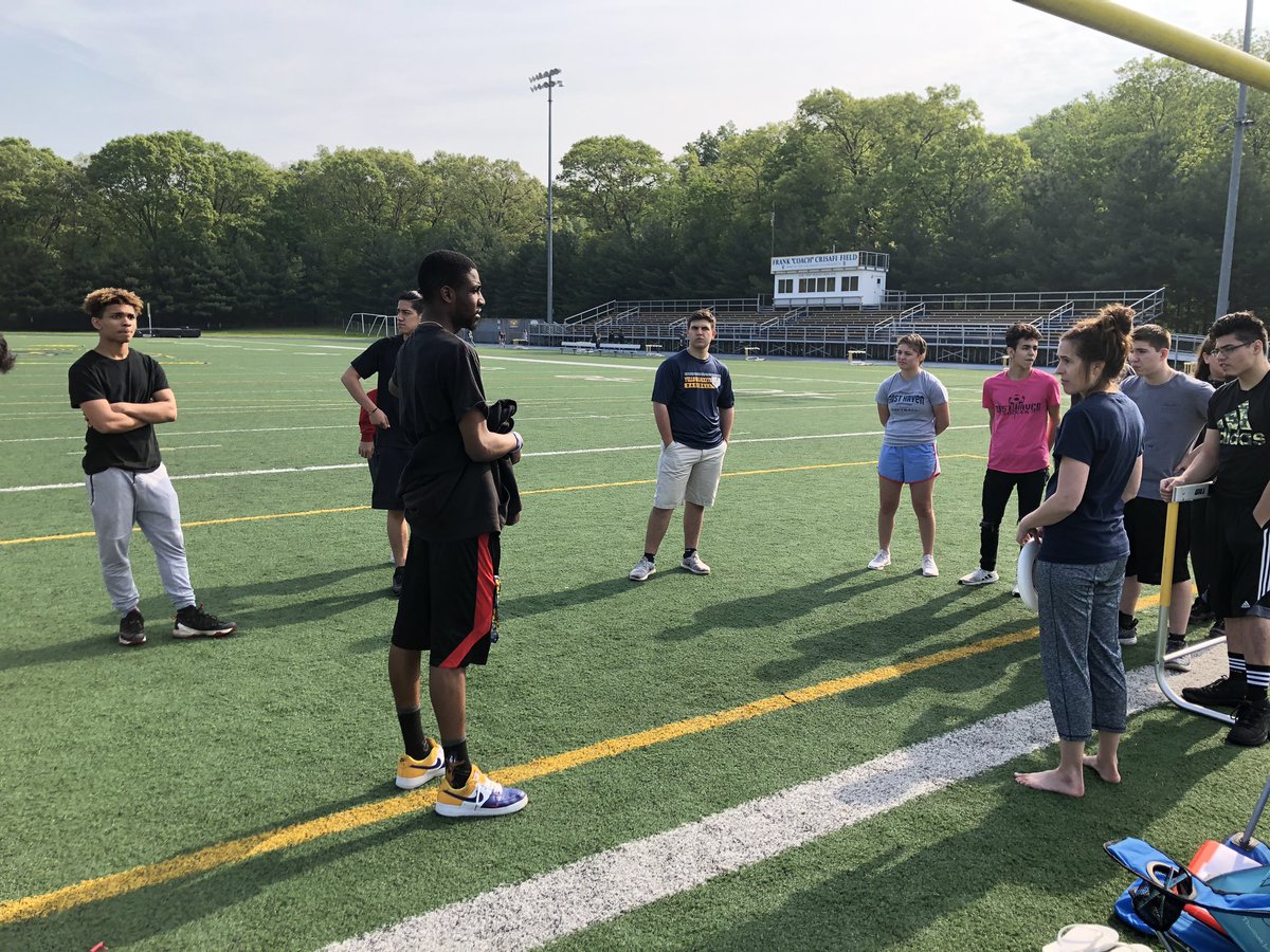 lutarehhs's tweet photo. #WeAreEHPS #corevaluesday #exploring #empowering #achieving EHHS students are the best students! https://t.co/fR9D6F6Pwe