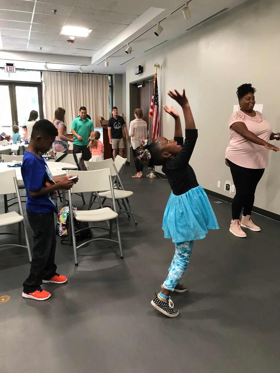 USOofNC's tweet photo. 20 military families spent the weekend bonding through fun and learning at our #USONCReset program at the @NCZoo! Family Reset is a program focused on giving all family members training to cope with military life's challenges. Learn more: https://t.co/O9bLy3dteB https://t.co/W07yw2XwFn