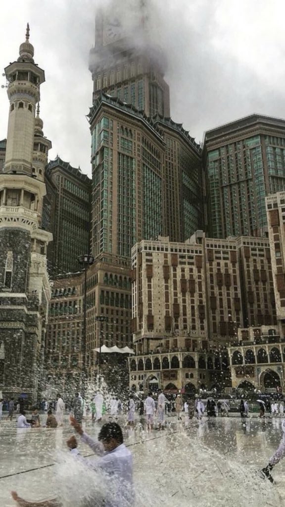 alhanuof39's tweet photo. لسان حال #مكة_الآن 
يتجسد بقول العزيز الجبار :
( وَلَيُبَدِّلَنَّهُم مِّن بَعْدِ خَوْفِهِمْ أَمْنًا ۚ ) 
وعد الله ووعده حق 🌿 https://t.co/IN2ntGLU55