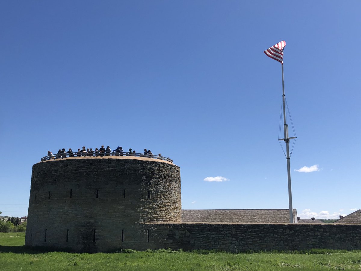hendersonbusyb1's tweet photo. Enjoying 6th grade field trip, interactive learning and excellent leaders. #learninghistoryisfun #FortSnelling #ERMSRocks @pmosey191 @unklechichi @laura_jean45 https://t.co/mModtmRtz0