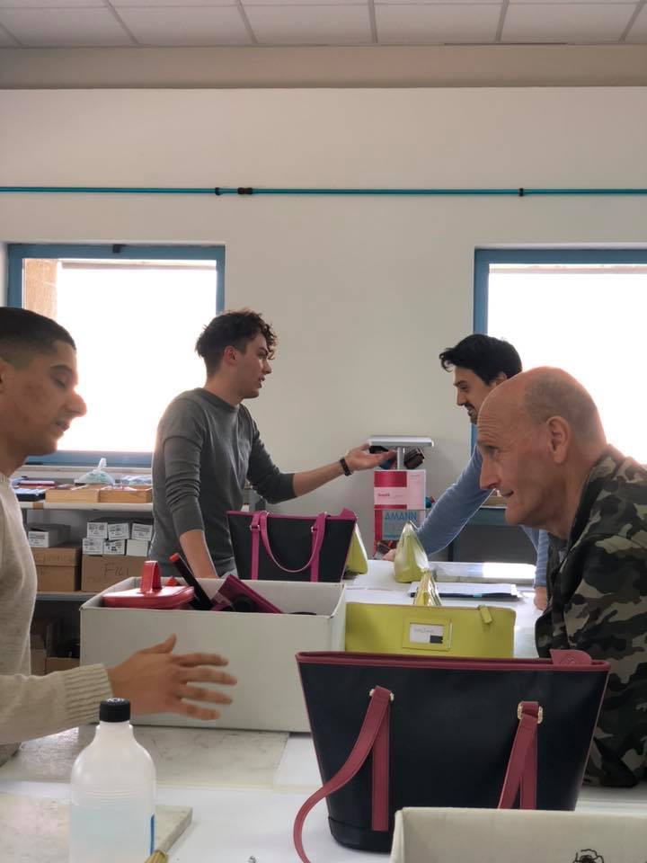ScuolaPelleIta's tweet photo. #Speedate a #Pontassieve in collaborazione con @RandstadItalia. I ragazzi del Corso di #Pelletteria hanno potuto incontrare le aziende e le istituzioni del territorio: ringraziamo il sindaco @MonicaMarini_fi Marini e l’assessore Filippo Pratesi per la loro presenza! https://t.co/iGvtmDiD1G