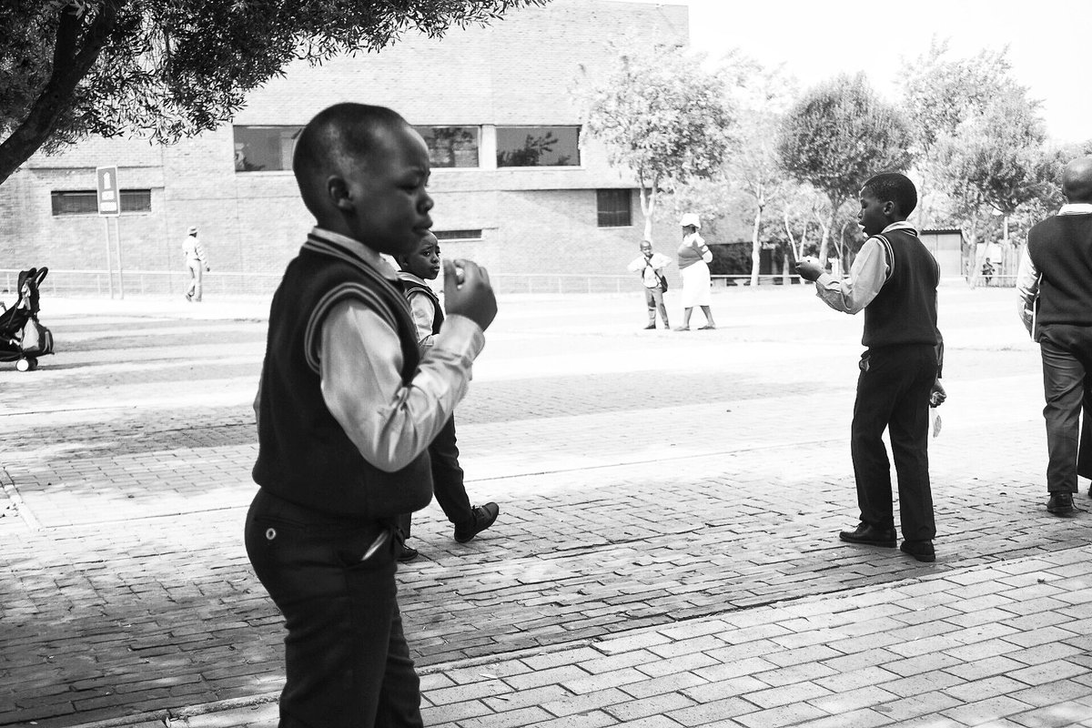 remeraphoto's tweet photo. Play time for kids in Soweto
#soweto #kidsofafrica
#streetphotography #blackandwhite #fujixseries https://t.co/PyBPy1RVjv