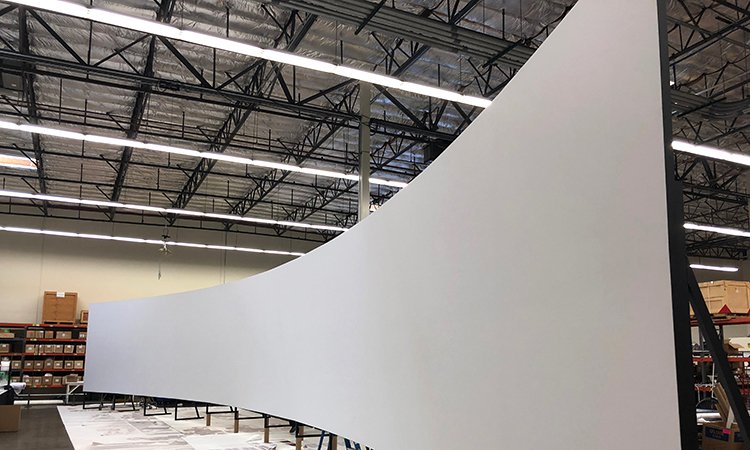 DAndreaVisual's tweet image. See how we built this massive projection screen! hubs.ly/H0hYvg10

#siliconeedgegraphics #eventdesign #exhibitdesign #projection