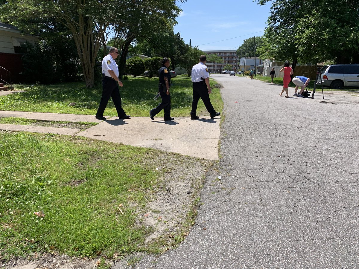 PortsmouthPD's tweet photo. Officers were out in the community this afternoon conducting a R.E.S.E.T. Walk in response to yesterday afternoon’s homicide. #EngagingTheCommunity https://t.co/lVVbjYYUFt