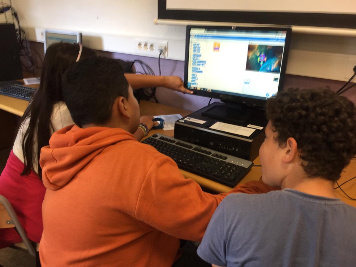 ApPaeducacio's tweet image. Avui el grup de grans de l’escola @escolajaume1r ha començat un #ScratchProject!