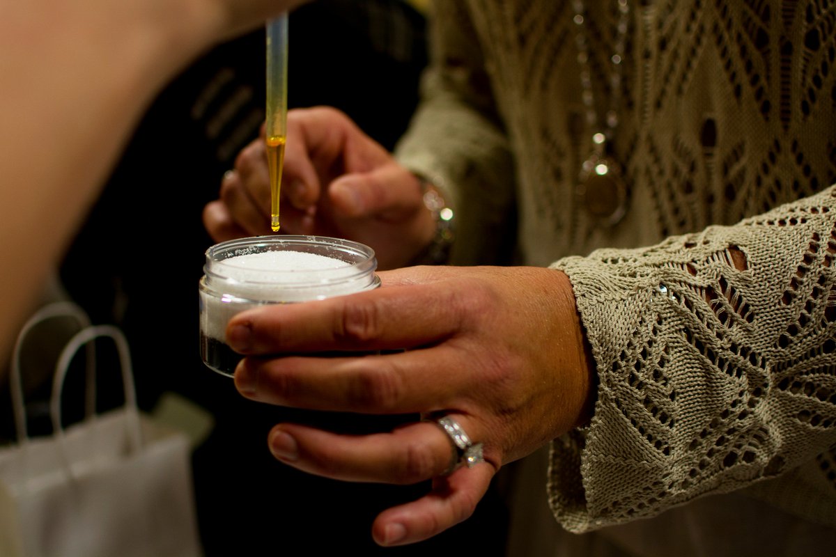 8 Brilliant Beauty Products You Can Make with Essential Oils - naturallivingideas.com/homemade-beaut…