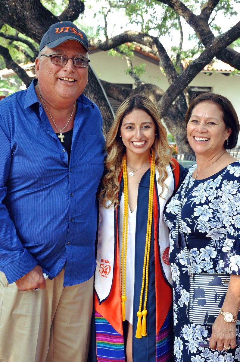 jay_vasquezzz's tweet photo. their love and endless support made this possible. ๐งก๐ #utsa2019 https://t.co/2BOpTZ9r26