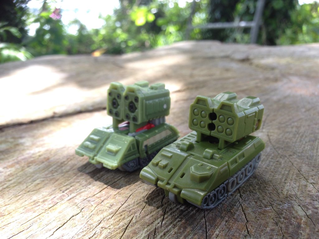 tycondriusfitz's tweet photo. New and old transformers micromaster flak with g1 version #transformers #transformersflak #toyphotography #comparisontime @michaelmercy @MrMikeVInThePit @markypotter316 @Pork_Chop78 @1ittelWookiee @ElizabethChan_2 @SmashingPumpk17 https://t.co/gXopsOq3Wd